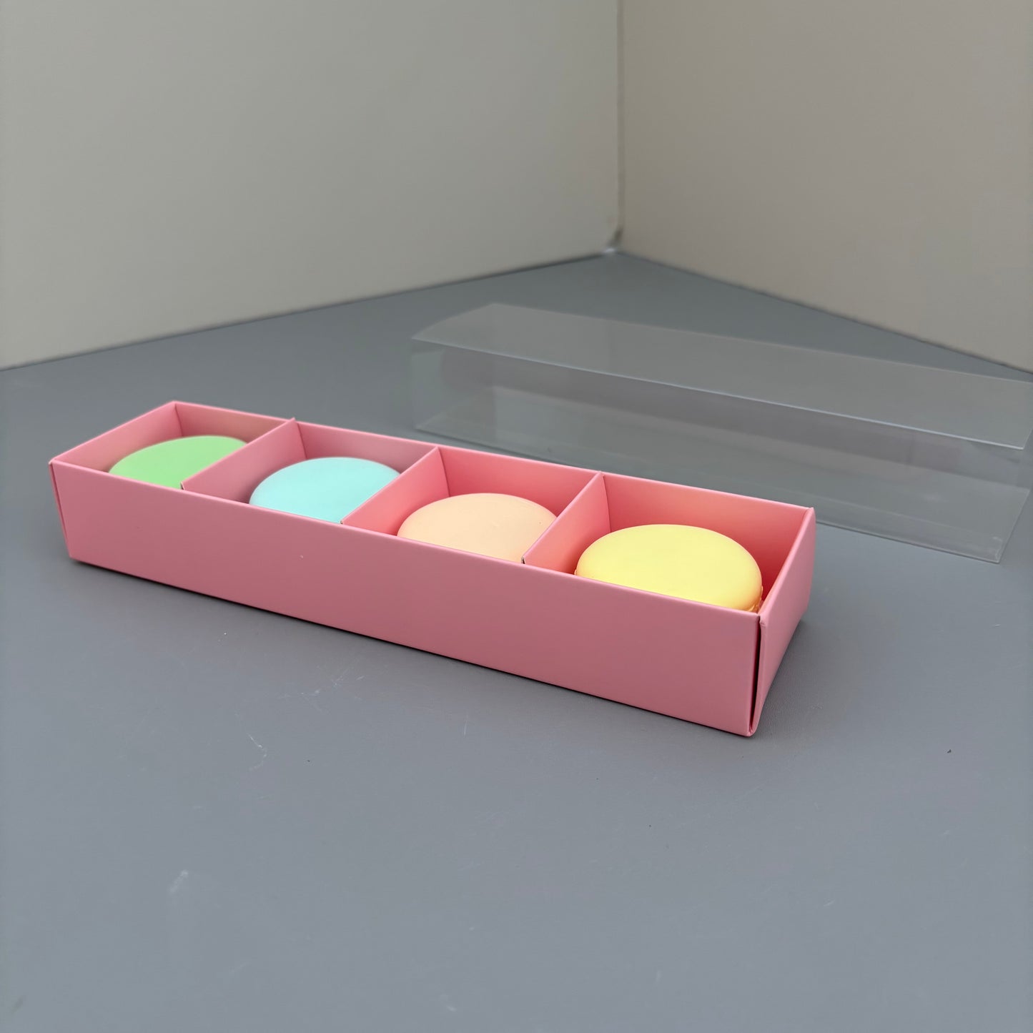20PCS 4-macarons pink paper box with clear sleeve