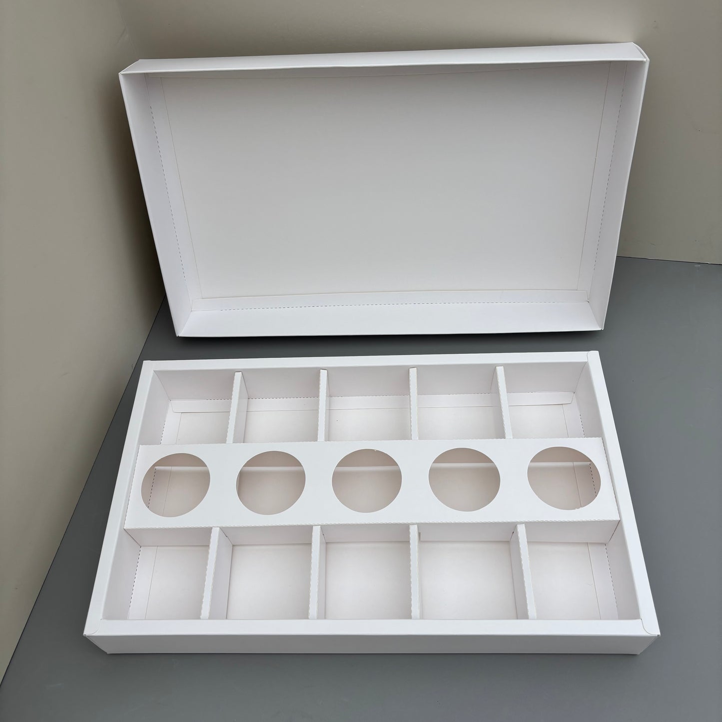 10PCS white 10-compartments dessert base and lid paper box