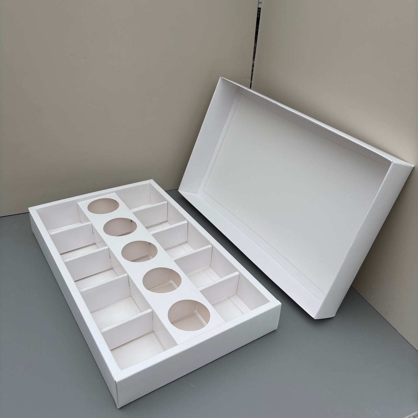 10PCS white 10-compartments dessert base and lid paper box