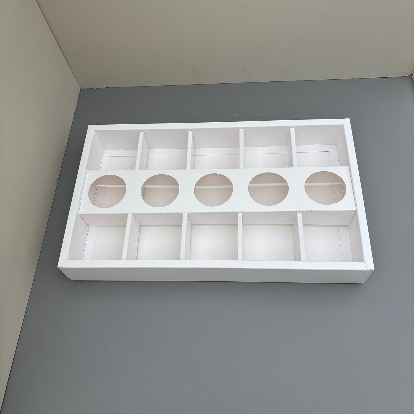 10PCS white 10-compartments dessert base and lid paper box