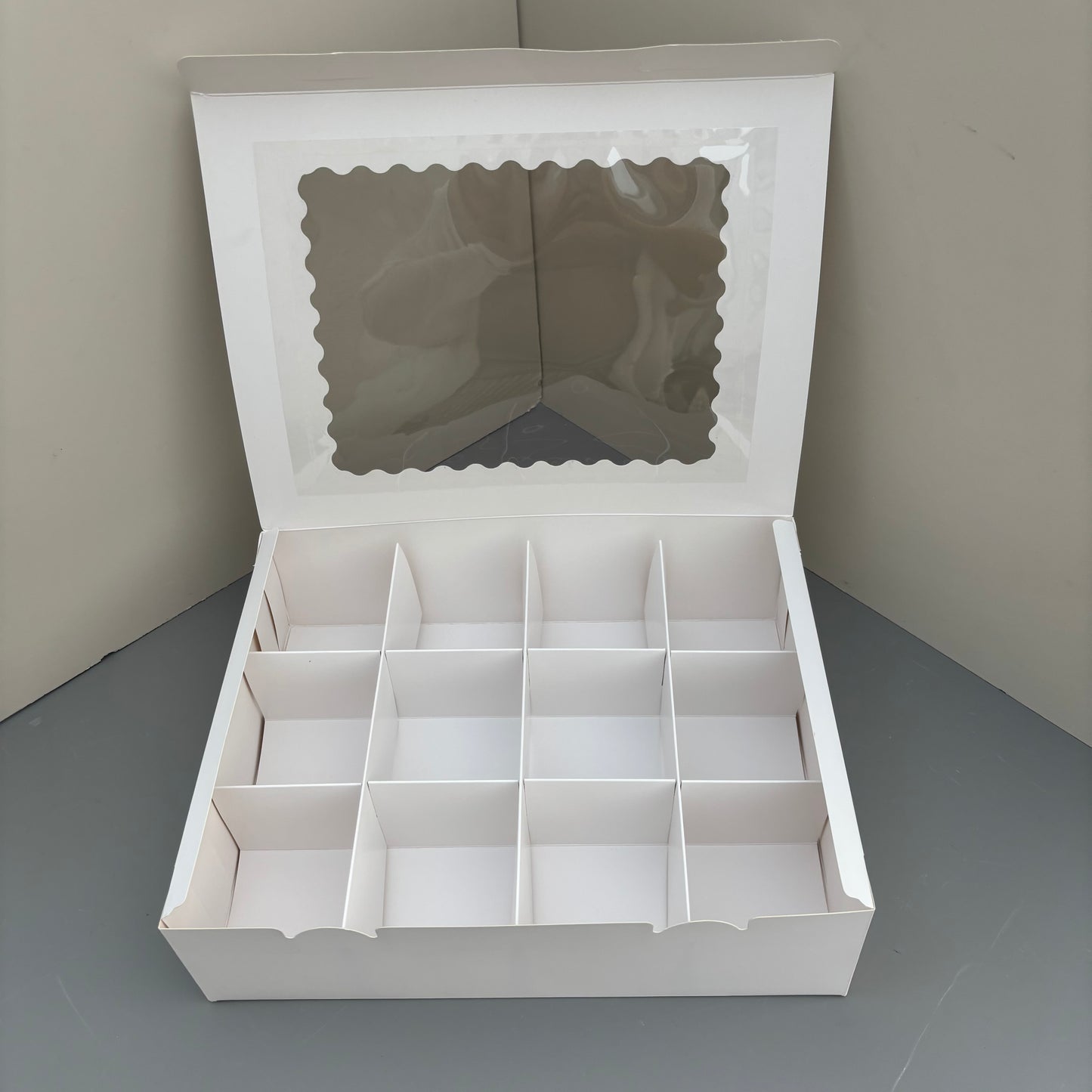20PCS 12-compartments wholesale white bakery paper box with window