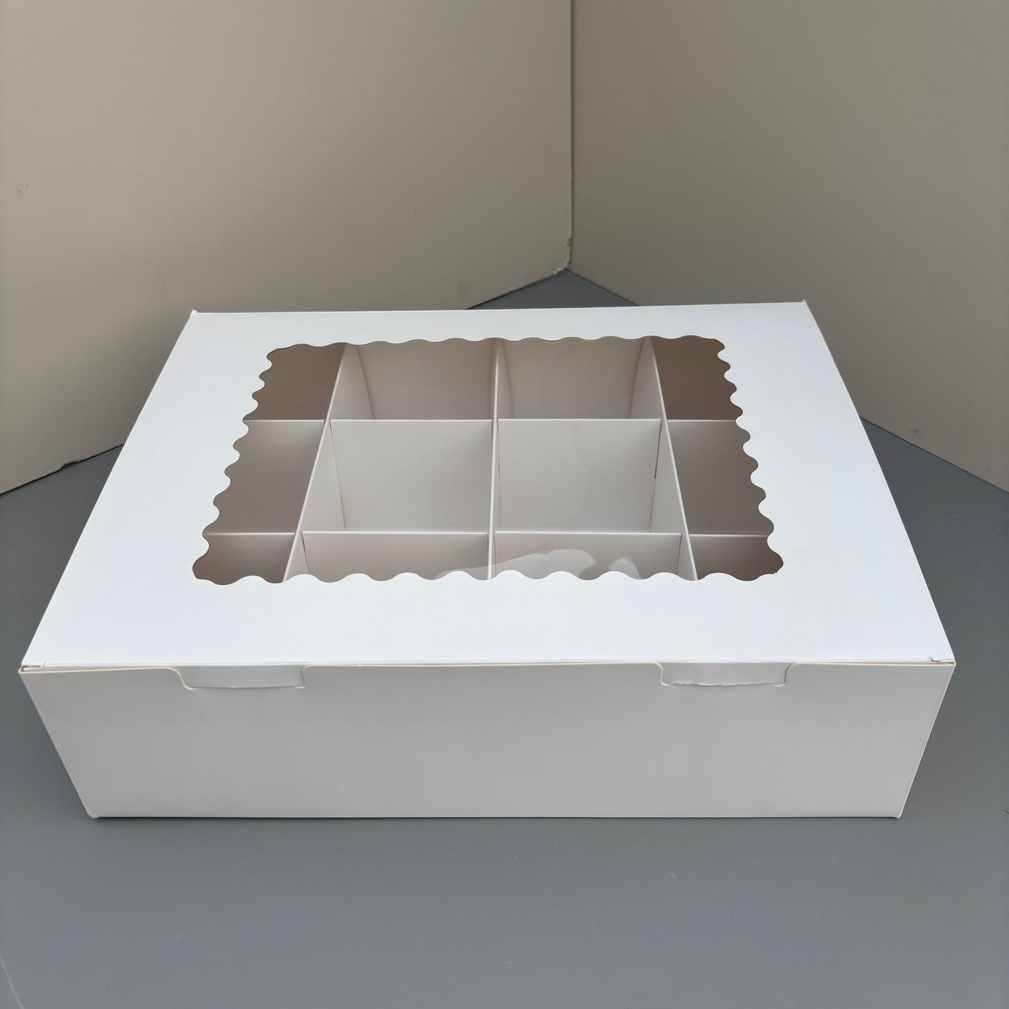 20PCS 12-compartments wholesale white bakery paper box with window