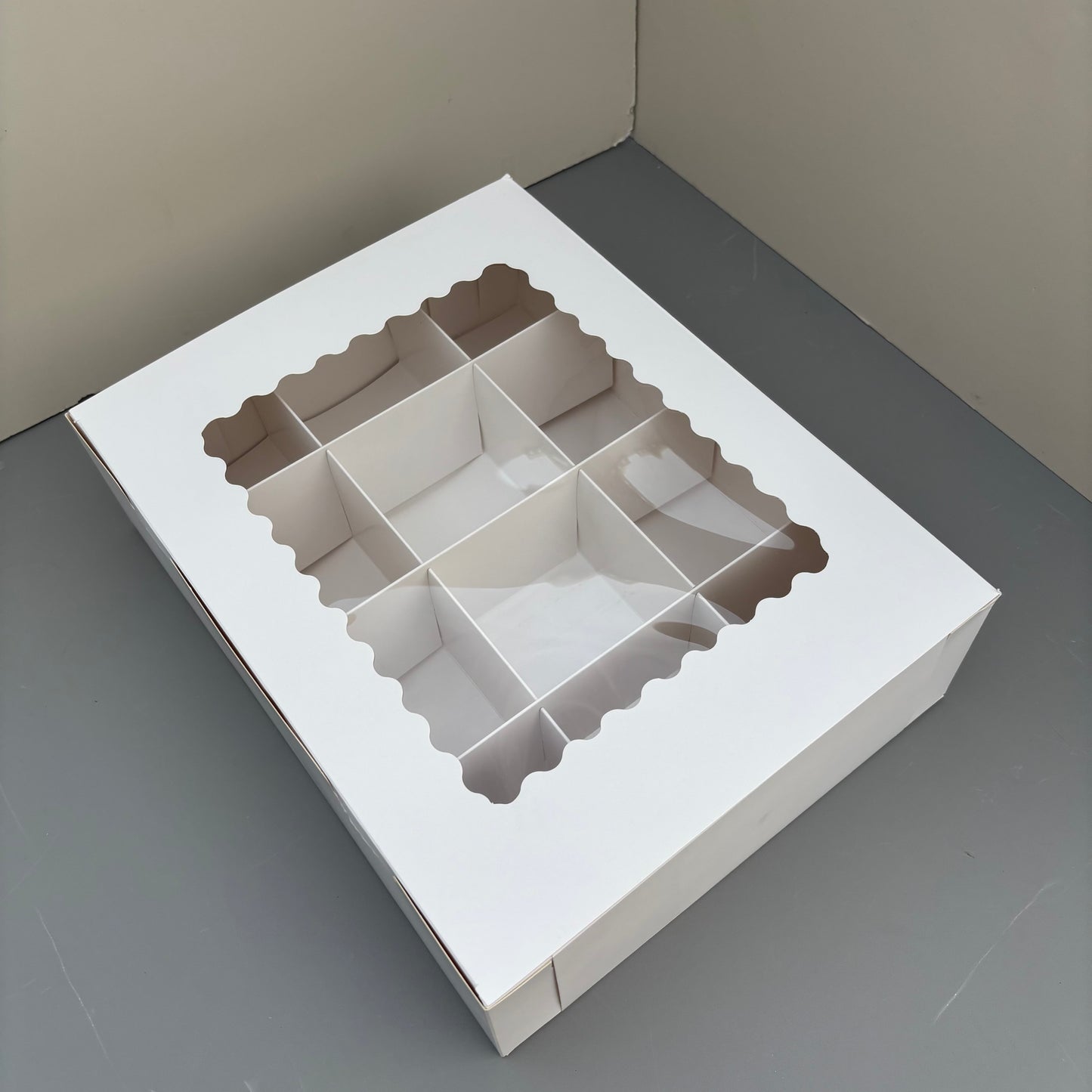 20PCS 12-compartments wholesale white bakery paper box with window