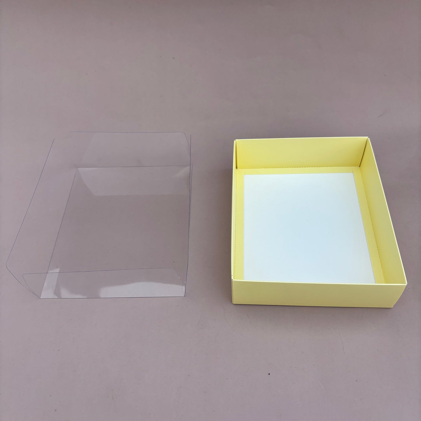 20PCS macaron & strawberries paper base box with clear lid