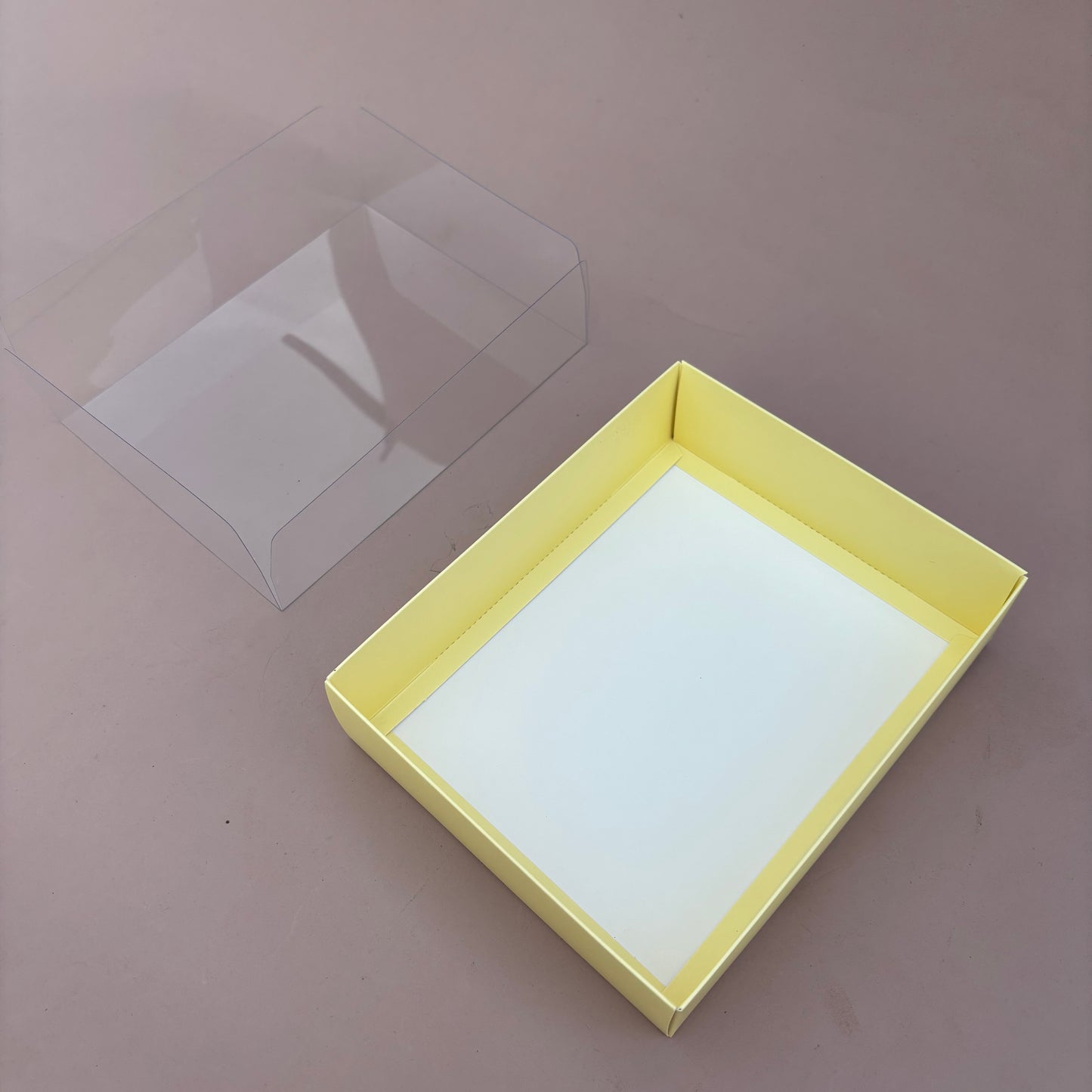 20PCS macaron & strawberries paper base box with clear lid