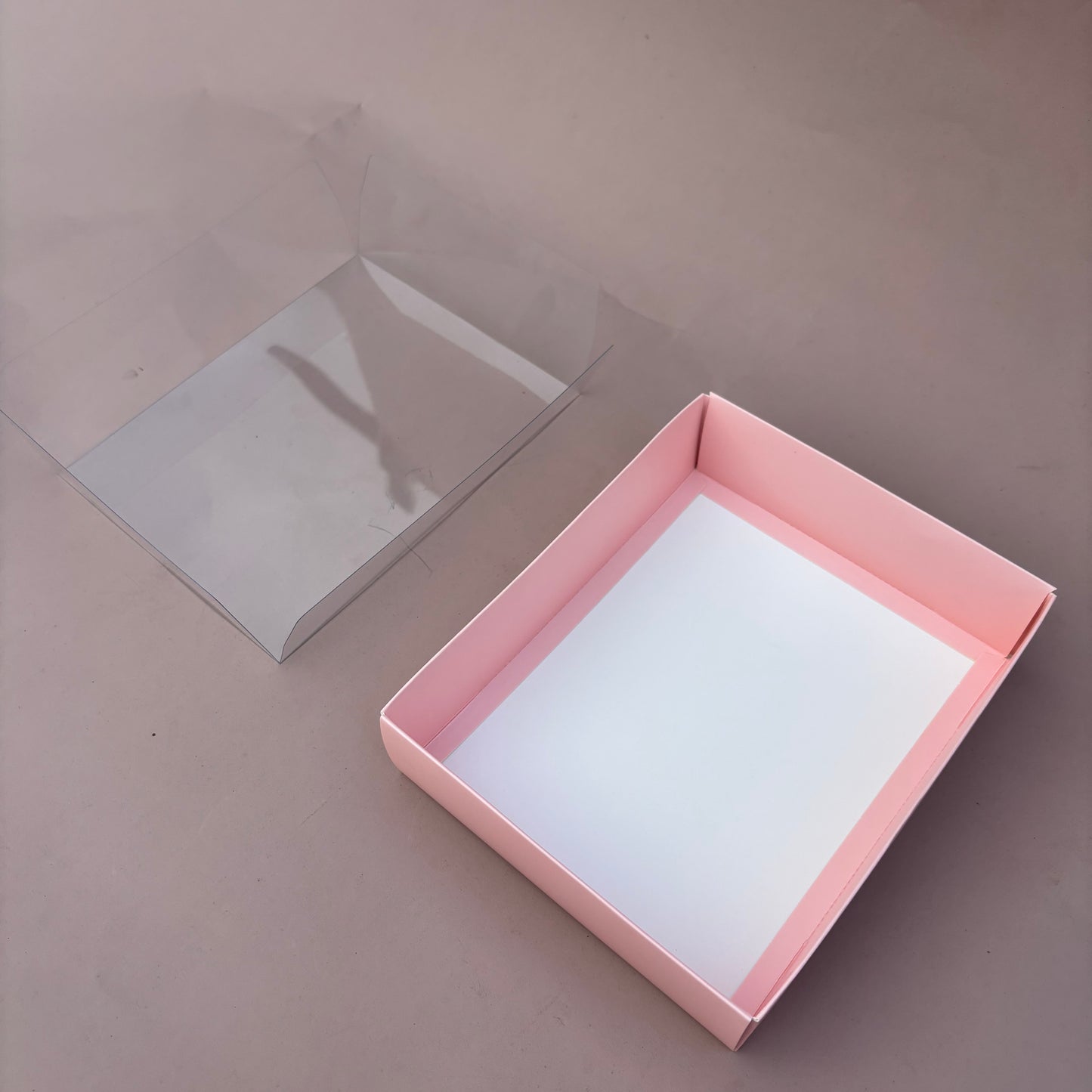 20PCS macaron & strawberries paper base box with clear lid