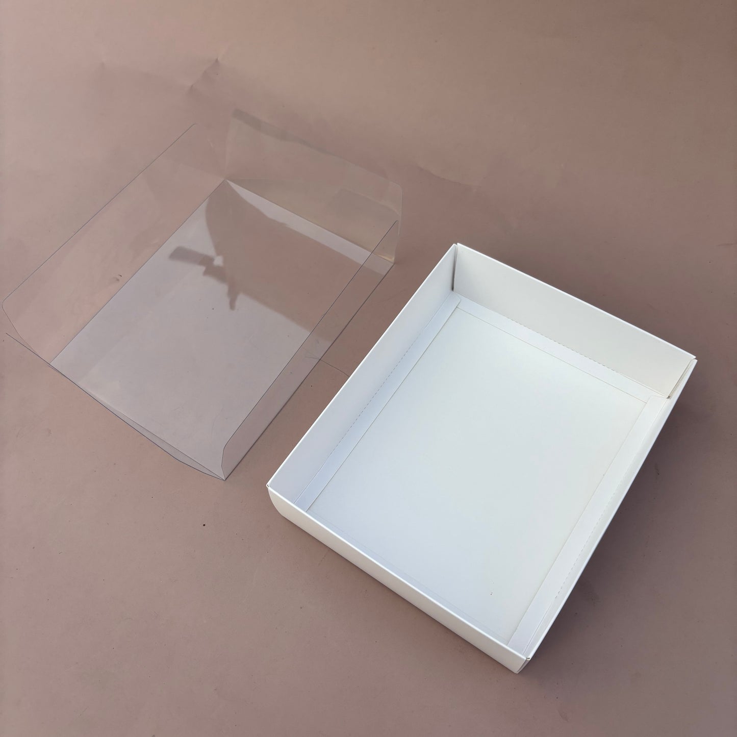 20PCS macaron & strawberries paper base box with clear lid