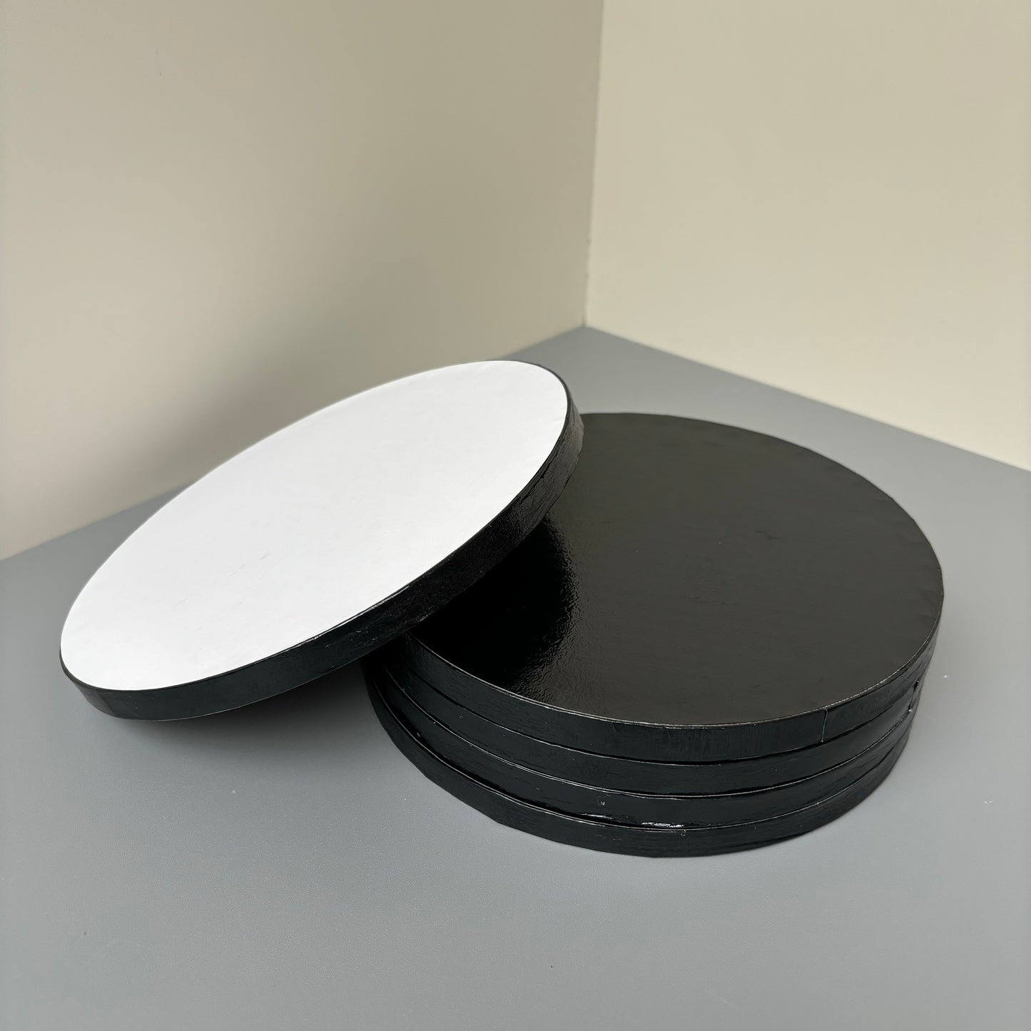 10 PCS Cake Drums Round 1/2 Inch Thick Waterproof Greaseproof White/Black Cake Board