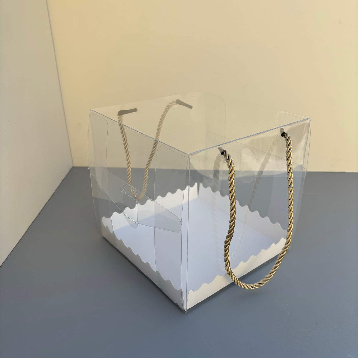 20PCS 6.3in clear cake box with rope and paper insert